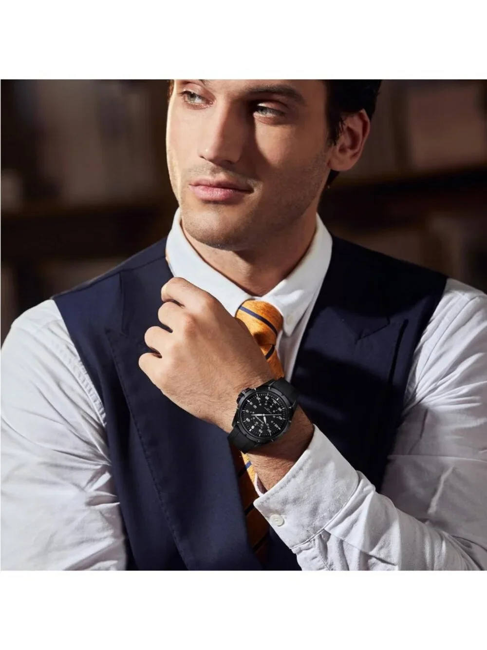 Stylish Waterproof Quartz Watch for Men - Luminous Date Display, Silicone Strap